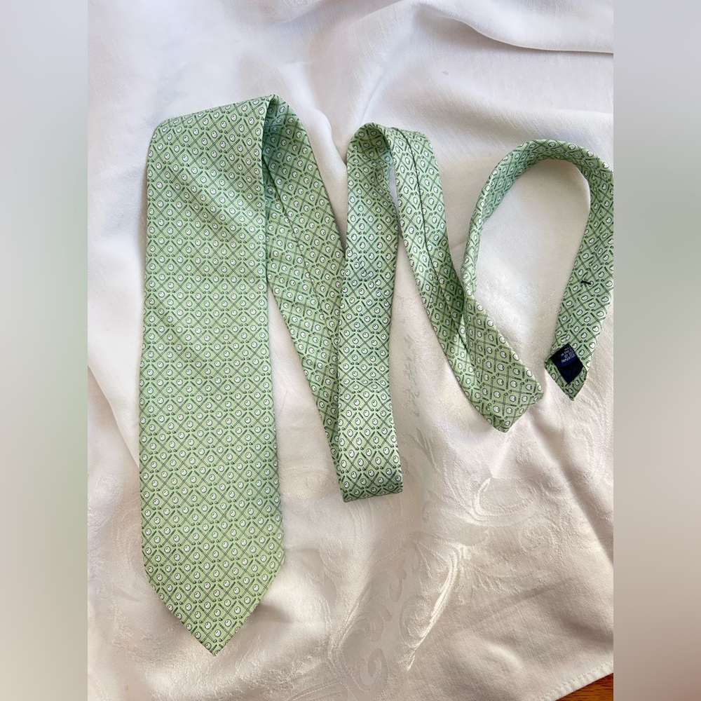 Vineyard Vines golf tie